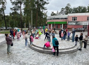 Около ТЮЗа закончили ремонтировать амфитеатр и обновили его детским праздником