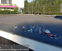 Уборка в экопарке Заречного: горожан просят не оставлять мусор рядом с переполненными урнами