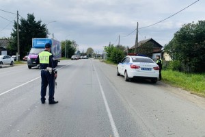 Мотоциклист сбил подростка в Белоярском и скрылся