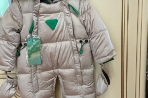 Продаются новые зимние вещи с натуральным мехом, 3000 штук