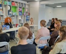 Зареченская писательница Наталья Бакирова встретилась со школьниками в обновлённом библиотечном центре