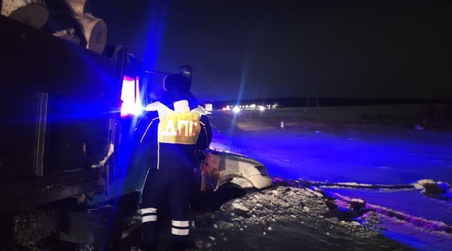 В Белоярском районе сотрудники ГИБДД выясняют детали аварии со смертельным исходом