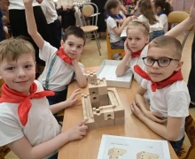 В детском саду «Радуга» прошел чемпионат по сбору инженерного конструктора «Куборо», который развивает пространственное и логическое мышление