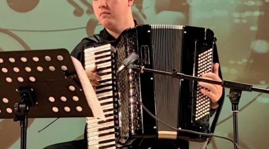 В ДМШ пришли три новых педагога: по классам аккордеона, гитары, балалайки и домры