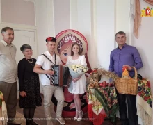 Почти тысяча свадеб в один день!