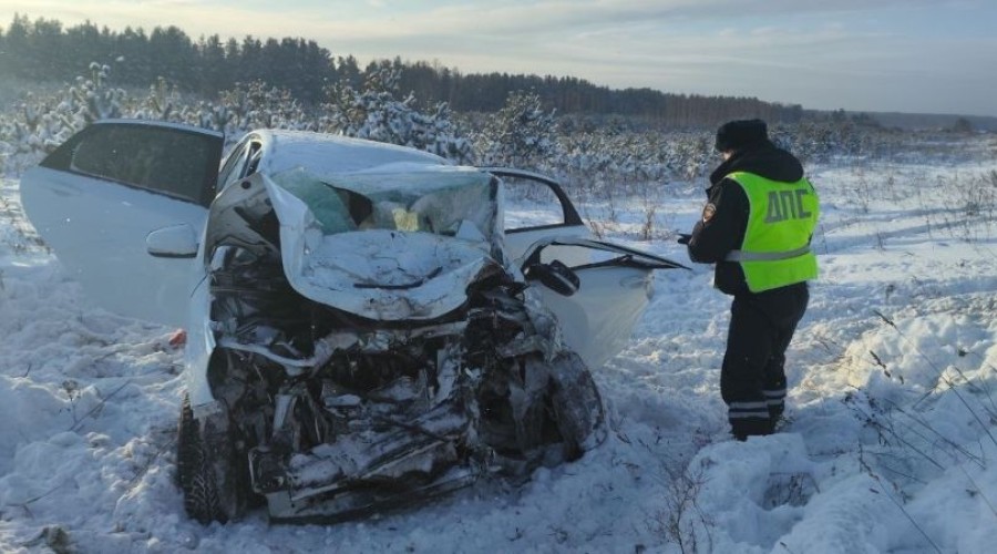 Возле Белоярского (на выезде в сторону Богдановича) произошло ДТП
