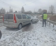 Сотрудники Госавтоинспекции Заречного устанавливают обстоятельства ДТП, в котором пострадал несовершеннолетний пассажир автомобиля