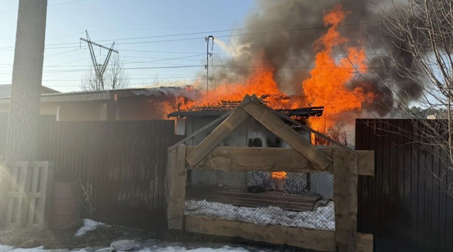 Пожар в садовом товариществе «Электрон»: загорелись дом и сарай