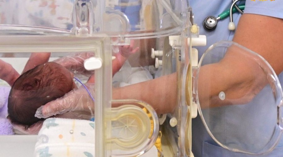 В Областном перинатальном центре выходили тройню, родившуюся на полтора месяца раньше срока