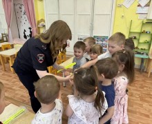 Сотрудники Госавтоинспекции Заречного провели занятие по безопасности в детском саду «Родничок»