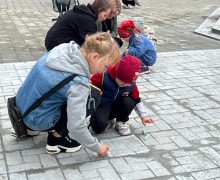 Около ТЮЗа закончили ремонтировать амфитеатр и обновили его детским праздником