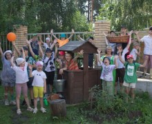 Воспитанники детского сада «Маленькая страна» продолжают знакомство с деревенским бытом в проекте-музее «Русская изба»