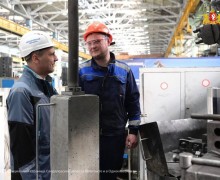 Врио губернатора Свердловской области Денис Паслер оценил мощности Уралмашзавода и пообщался с работниками предприятия