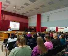 В преддверии летнего сезона сотрудники Госавтоинспекции активно участвуют в родительских собраниях