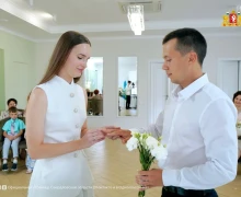 Почти тысяча свадеб в один день!