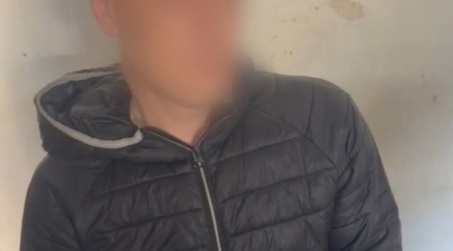 В районе Муранитного полицейские задержали мужчину с наркотиками