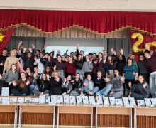 Атомклассу школы №1 передали уникальную коллекцию камней, которые студенты со всей России собрали на Урале