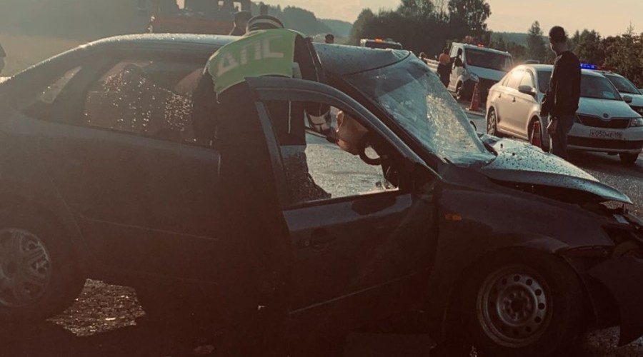 ВЫЕХАЛ НА ВСТРЕЧКУ, ПОДВЕРГ ОПАСНОСТИ ДЕТЕЙ