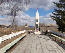 Жители Курманки привели в порядок мемориал погибшим в Великой Отечественной войне
