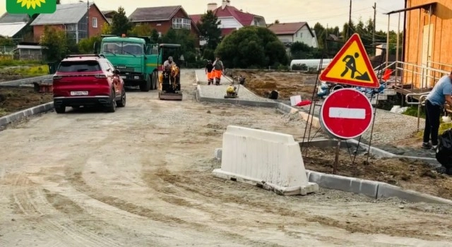 В деревне Боярке продолжаются работы по благоустройству территории за клубом
