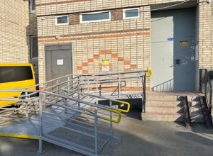 СОВМЕСТНЫМИ УСИЛИЯМИ АДМИНИСТРАЦИИ И ТСЖ УСТАНОВЛЕНЫ ПАНДУСЫ в многоквартирных домах в Заречном