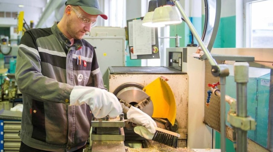 Белоярская АЭС передала на переработку более 230 тонн металлолома и 15 тонн макулатуры в 2024 году