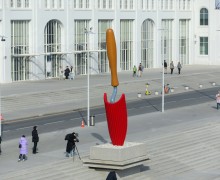 В Москве установили памятник садовой лопатке