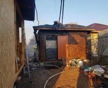 Пожар в Мезенском: огонь повредил частную баню
