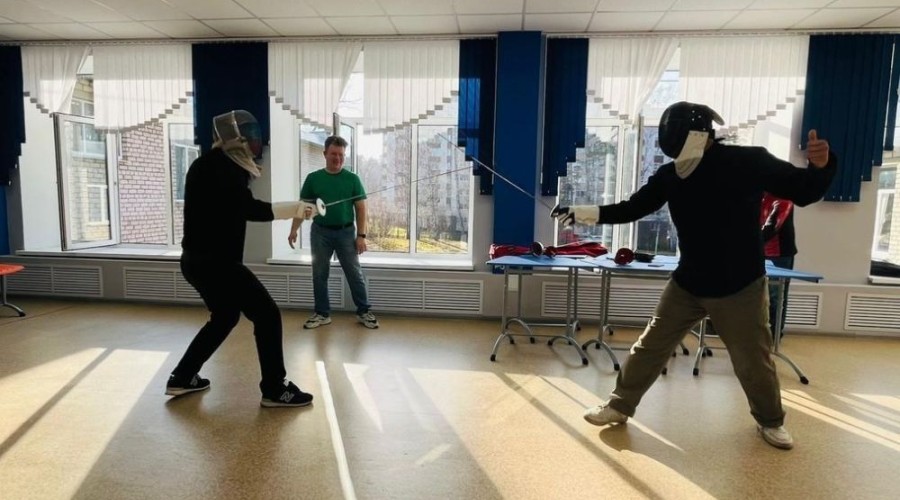 Педагогам дополнительного образования дали в руки рапиры