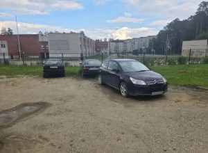 В Заречном разыскивают владельцев автомобилей, мешающих ремонту дорог