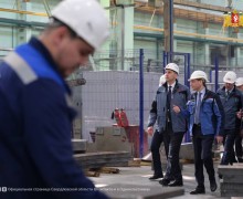 Врио губернатора Свердловской области Денис Паслер оценил мощности Уралмашзавода и пообщался с работниками предприятия