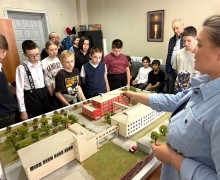 В УрТК состоялось занятие для школьников: они приступили к созданию города будущего