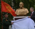 В центре Белоярского установили бюст маршала победы Георгия Жукова
