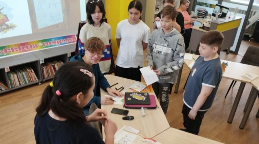 В Студенческой библиотеке состоялась встреча с художником и автором комиксов Константином Дубковым, который по праву считается настоящим профессионалом в этой области