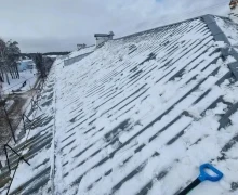 Продолжается активная фаза работ по уборке снега со скатных крыш!