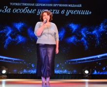 В Белоярском РДК состоялось вручение медалей «За особые успехи в учении»