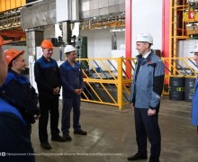 Врио губернатора Свердловской области Денис Паслер оценил мощности Уралмашзавода и пообщался с работниками предприятия