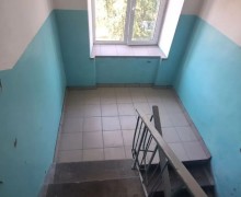 В доме на Таховской, 8 продолжается ремонт подъездов