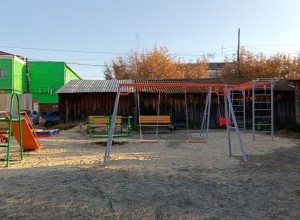 На сельских территориях Белоярского округа завершается установка малых архитектурных форм для благоустройства детских площадок