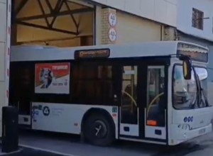 Автобусы Заречного украсили символикой 80-летия Победы