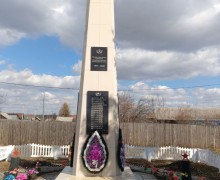 Жители Курманки привели в порядок мемориал погибшим в Великой Отечественной войне