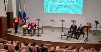Губернатор Свердловской области Денис Паслер вручил выдающимся ученым старейшую научную награду России – Демидовские премии