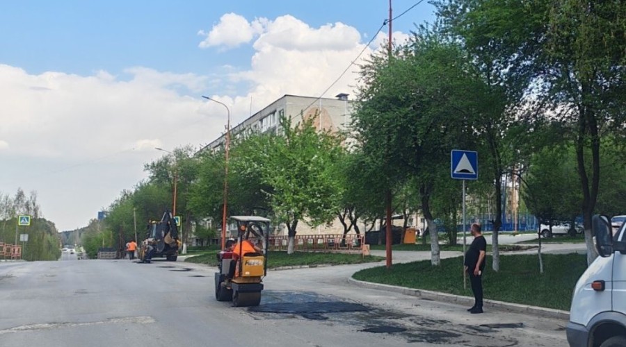 В Заречном проводят ямочный ремонт дорог