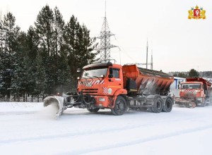 Почти 200 единиц техники расчищали региональные дороги в канун Нового года и новогоднюю ночь