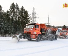 Почти 200 единиц техники расчищали региональные дороги в канун Нового года и новогоднюю ночь