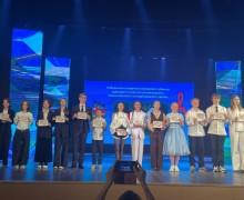 78 школьников получили стипендии главы ГО Заречный - по 3000 рублей