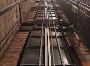 Специалисты ООО Финлифт наглядно показали почему нужно менять лифты