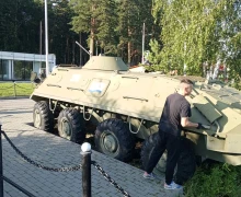 Ветераны ВМФ и морской пехоты привели в порядок памятный знак Памяти моряков России