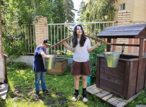 Воспитанники детского сада «Маленькая страна» продолжают знакомство с деревенским бытом в проекте-музее «Русская изба»