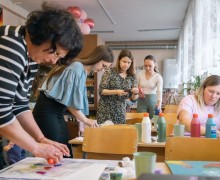 Для учителей школы №6 провели мастер-класс по живописи